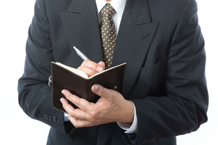 経済ジャーナリストによるインタビュー取材イメージ