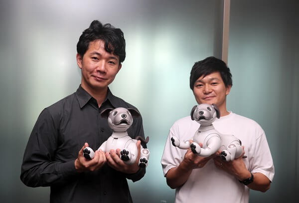 左から「aibo」の商品企画を担当しているソニーグループ株式会社 事業開発部門 事業推進部の浅沼樹（いつき）氏、松永一樹氏